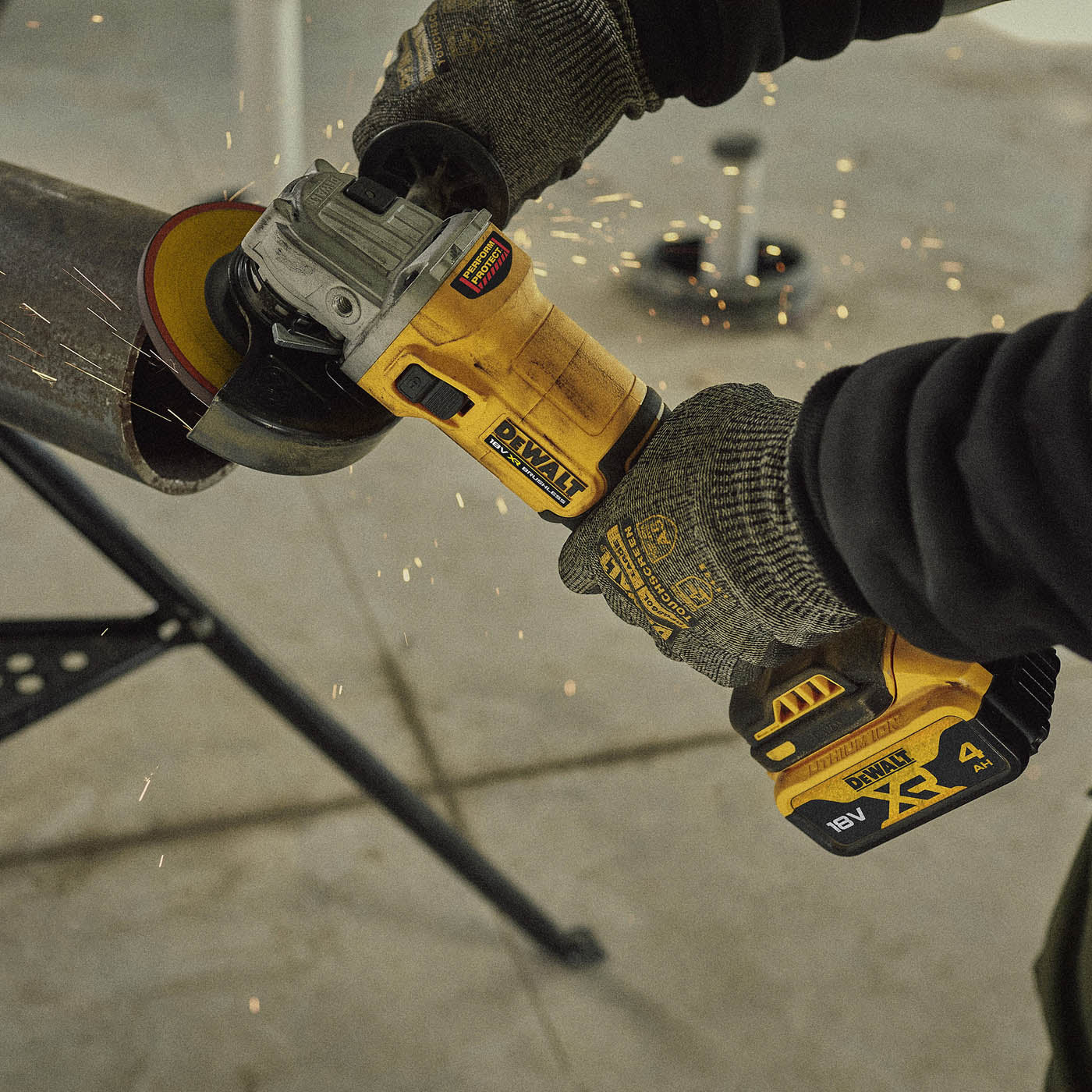 DeWalt Cordless Angle grinder18V XR 125mm Brushless DCG407N-XJ Body Only - Image 2
