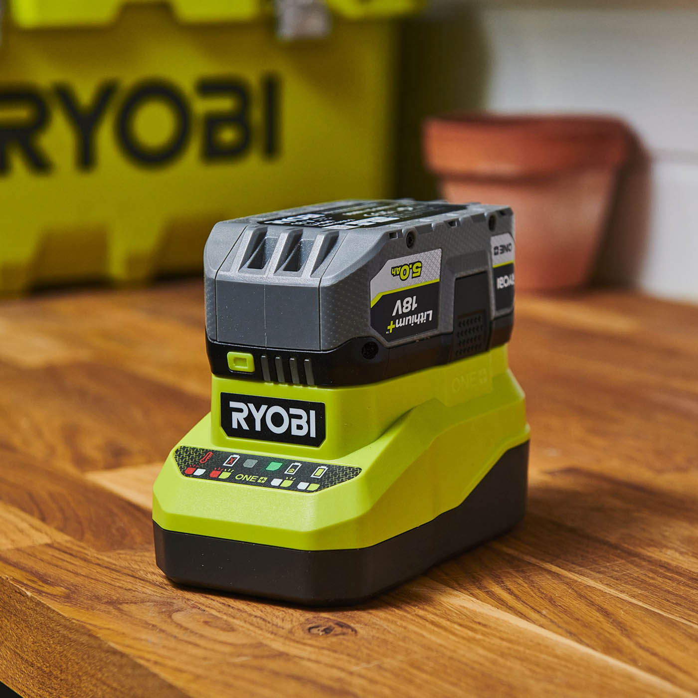 Ryobi ONE+ 18V Battery charger - RC18120A - Image 2