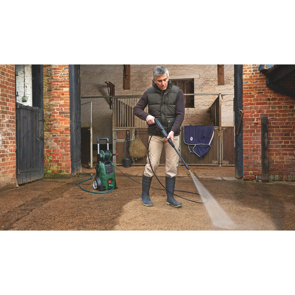 Bosch Pressure Washer Electric AdvancedAquatak 140bar Jet Wash Car Garden 2100W - Image 5