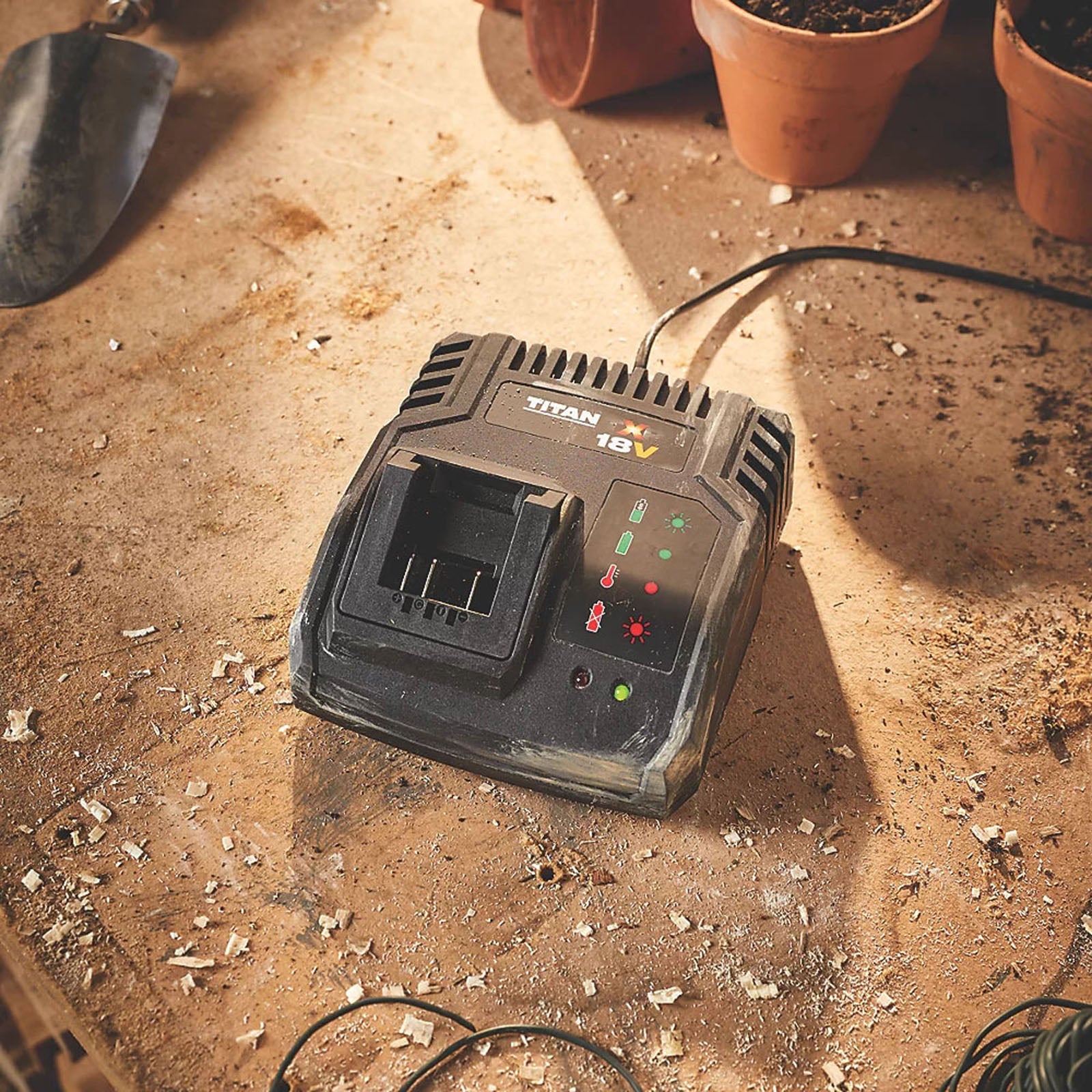 Titan Fast Battery Charger 18V Li-Ion TXP TTB805CHR Single Port 4A Compact - Image 2