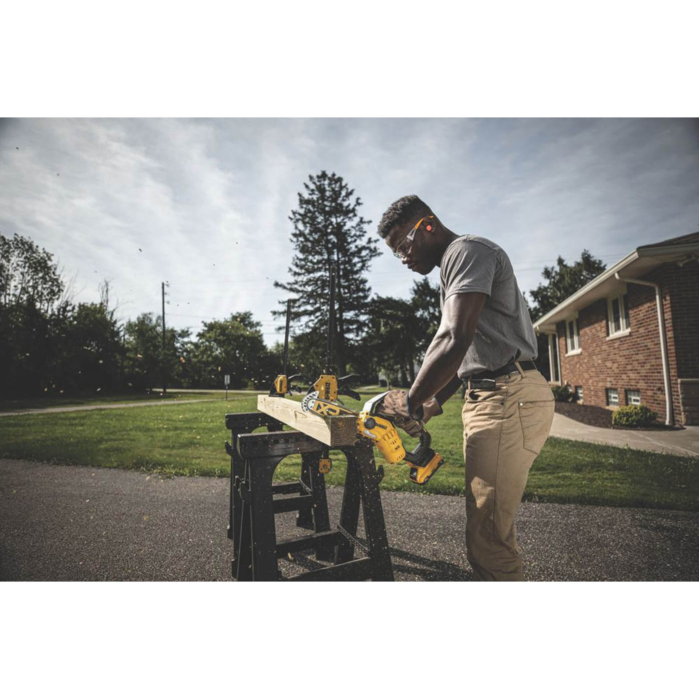 DEWALT Cordless Chainsaw DCMPS520N-XJ 18V Li-Ion XR Brushless 20cm Pruning Bare - Image 5