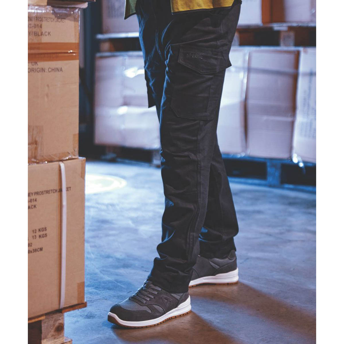 Apache Work Trousers Mens Slim Fit Black Lightweight Multi Pockets 48"W 31-33"L - Image 2