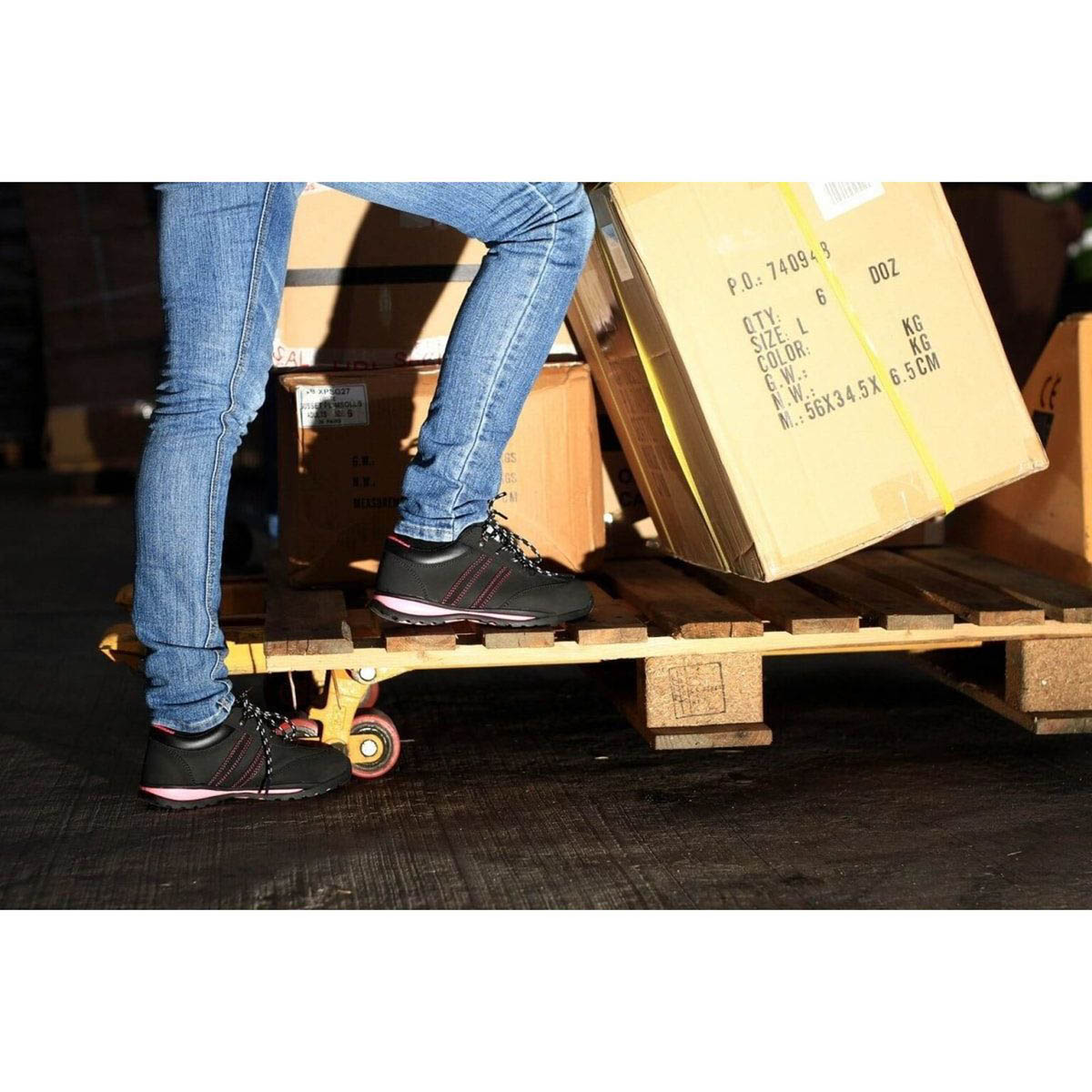 Amblers Safety Trainer Womens Standard Fit Black Leather Steel Toe Size 4 - Image 3