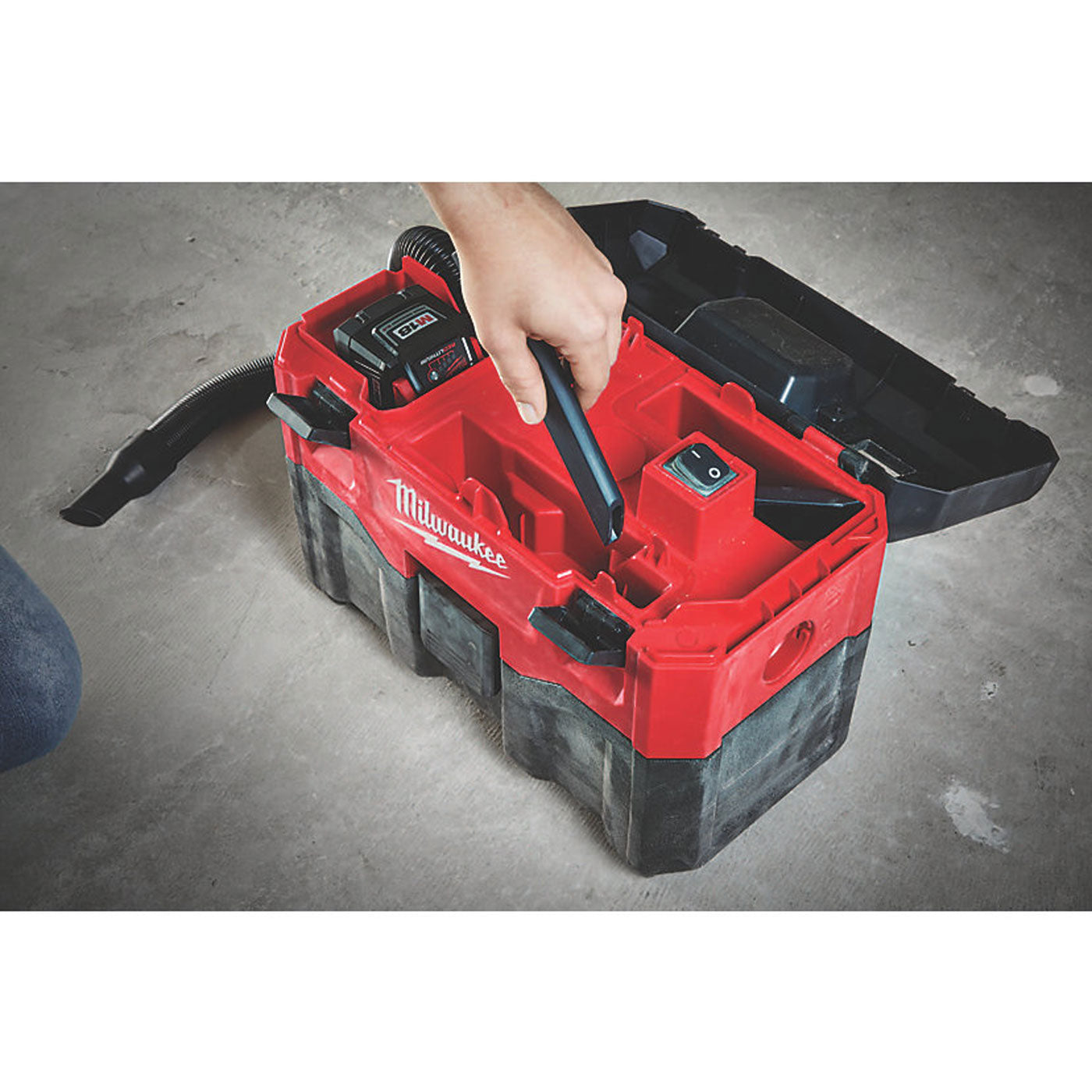 Milwaukee Wet Dry Vacuum Cleaner Cordless 18V M18VC2-0 Hoover 7.5L Body Only - Image 8