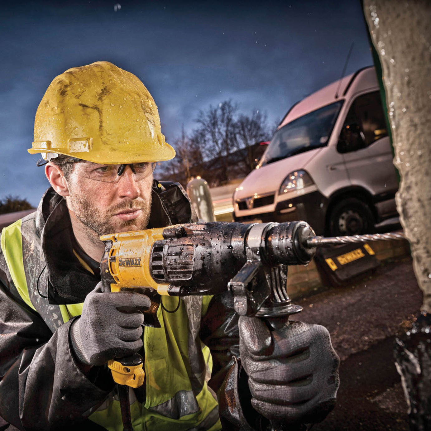 DeWalt SDS Plus Drill Electric D25133K-GB Soft Grip Ergonomic Heavy Duty 800W - Image 2