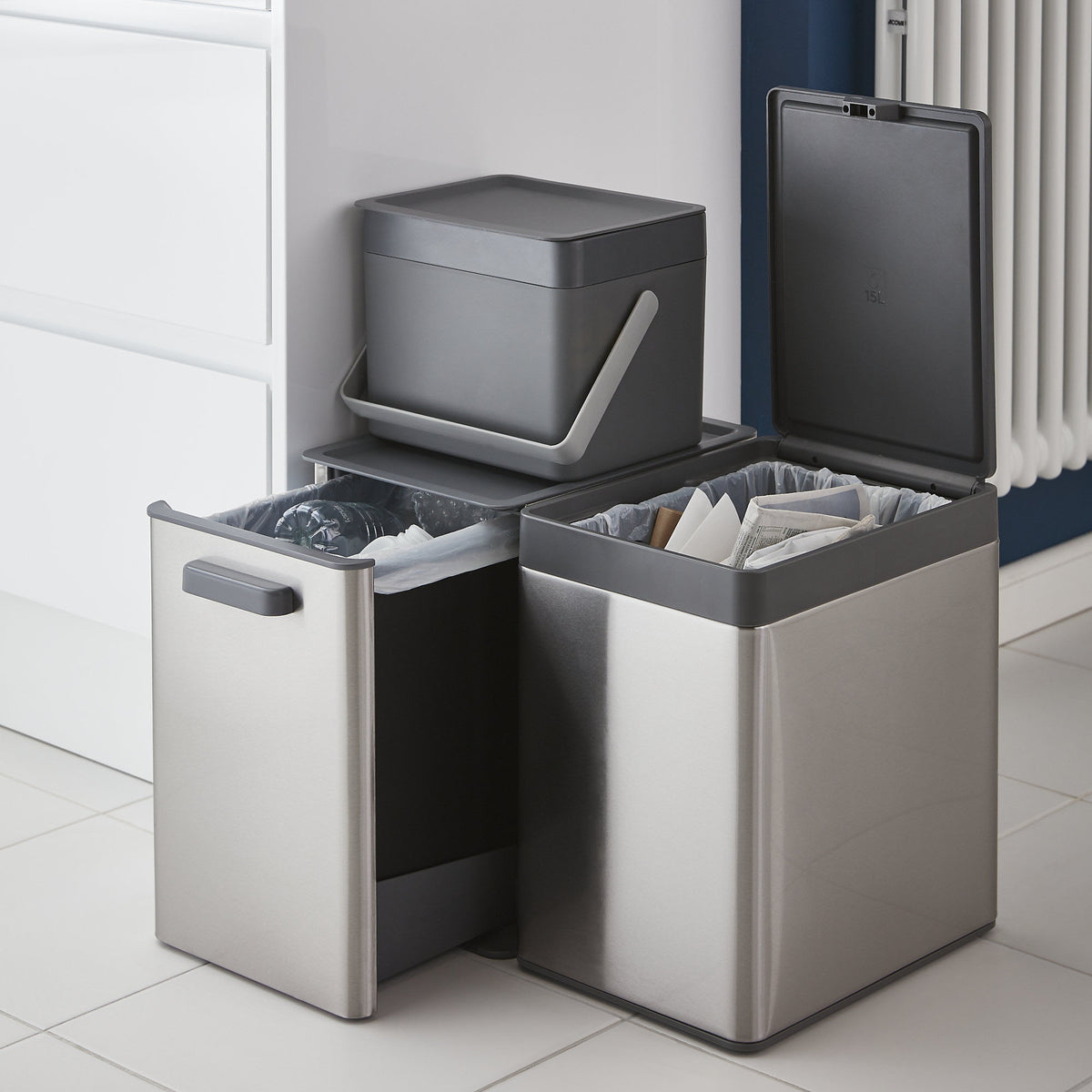 GoodHome Kora Anthracite Metal & plastic Integrated Pull-out kitchen bin 13L - Image 2