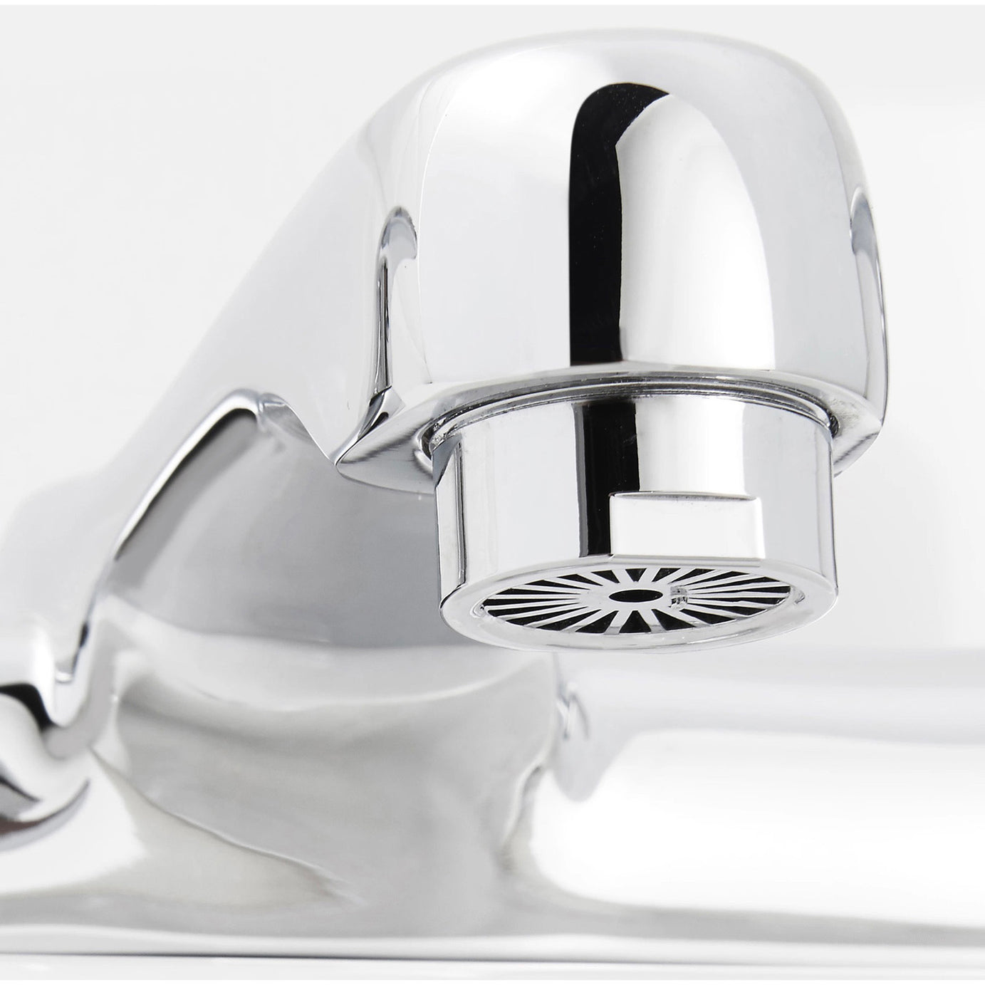 GoodHome Bath Mono Mixer Tap Blyth Chrome-plated Deck Mounted Bath Filler - Image 4