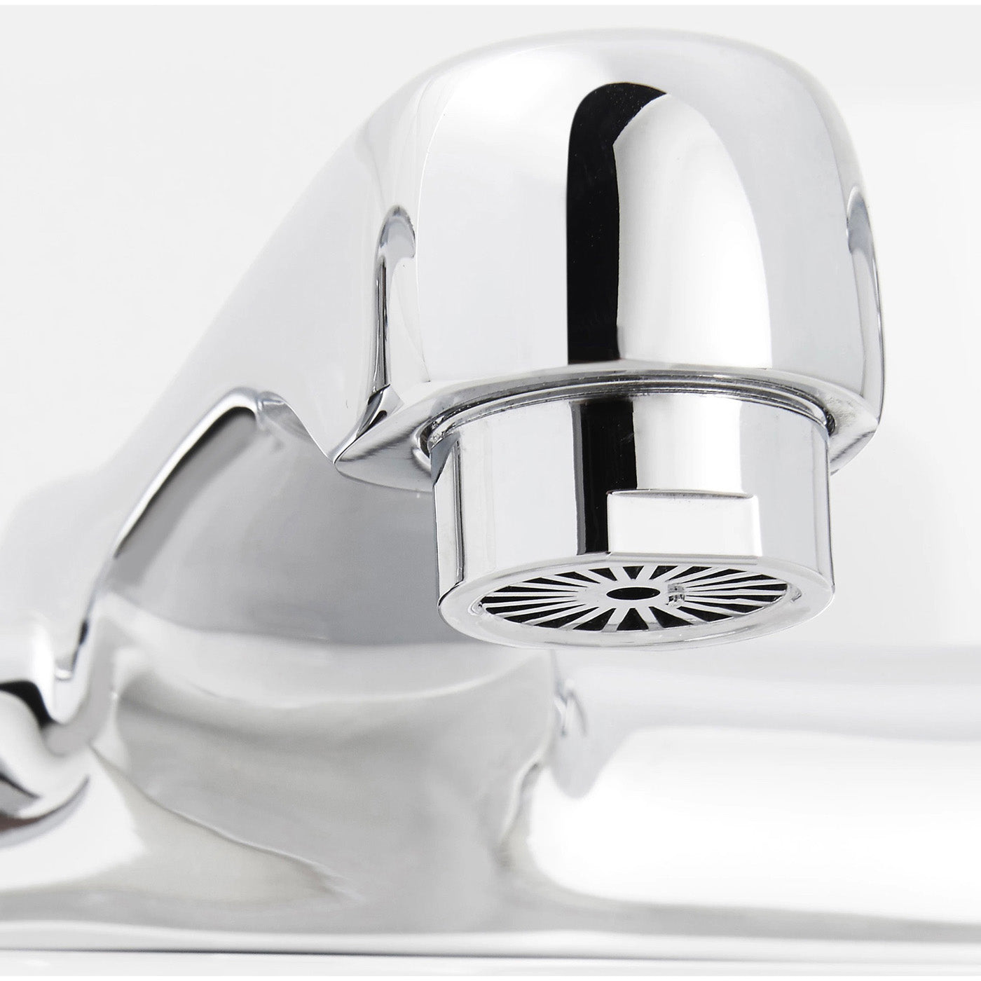 GoodHome Bath Mono Mixer Tap Blyth Chrome-plated Deck Mounted Bath Filler - Image 4