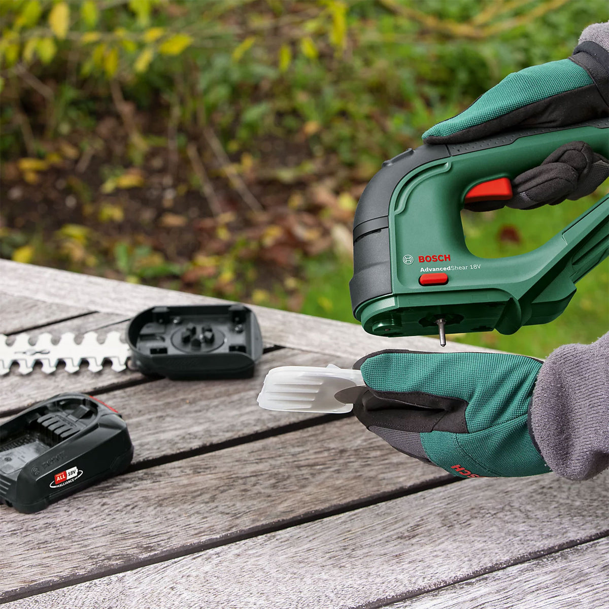 Bosch 18V Cordless 20cm Pruner & hedge trimmer (1 x 2Ah) - AdvancedShear 18V-10 - Image 6