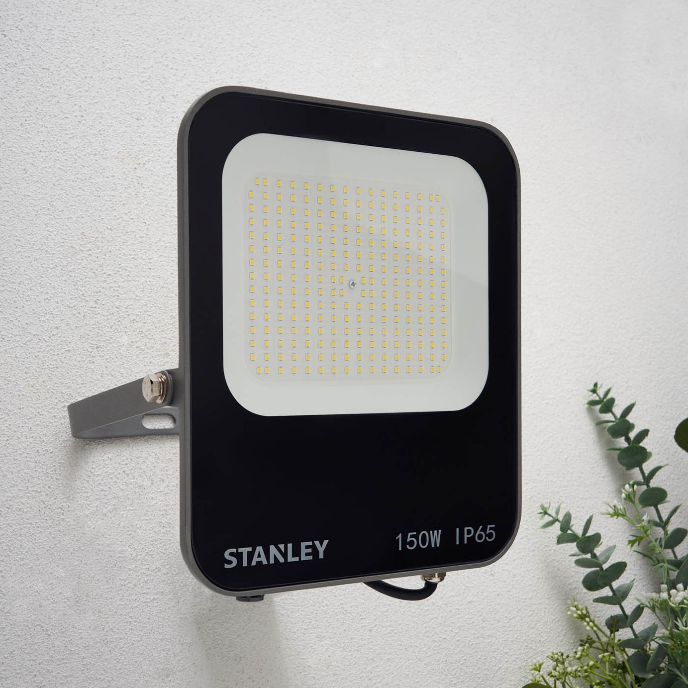 Stanley Floodlight Cool daylight LED IK10 Black Mains-powered Slimline 16500lm - Image 3