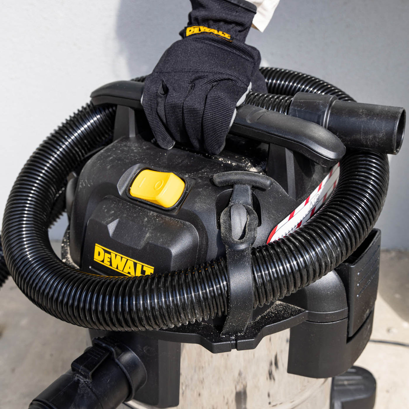 DeWalt Wet And Dry Vacuum Cleaner DXV25SA Industrial Corded Wheeled Durable 25L - Image 9