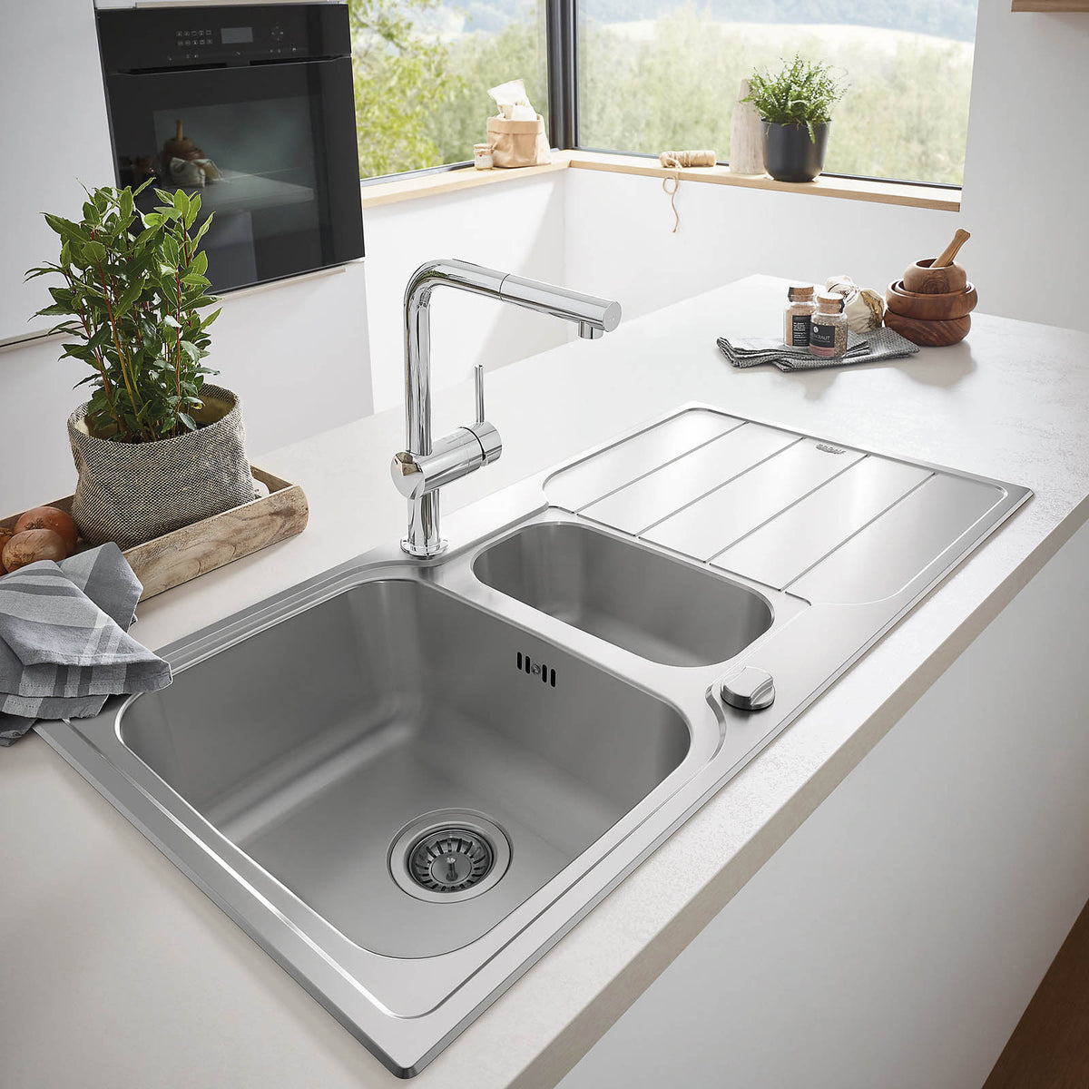 Grohe Kitchen Sink Tap Mixer Chrome Single Lever Pull Out Modern Faucet - Image 2