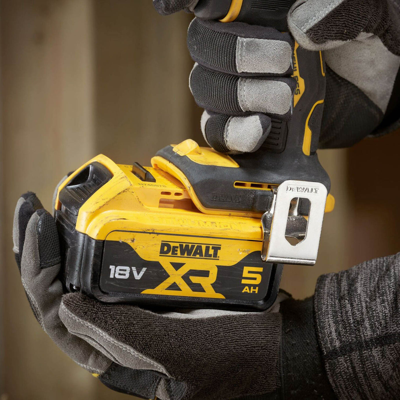 DeWalt 18V Li-ion XR Brushless Cordless Combi drill (1 x 5Ah) - DCD789P1T-GB - Image 4