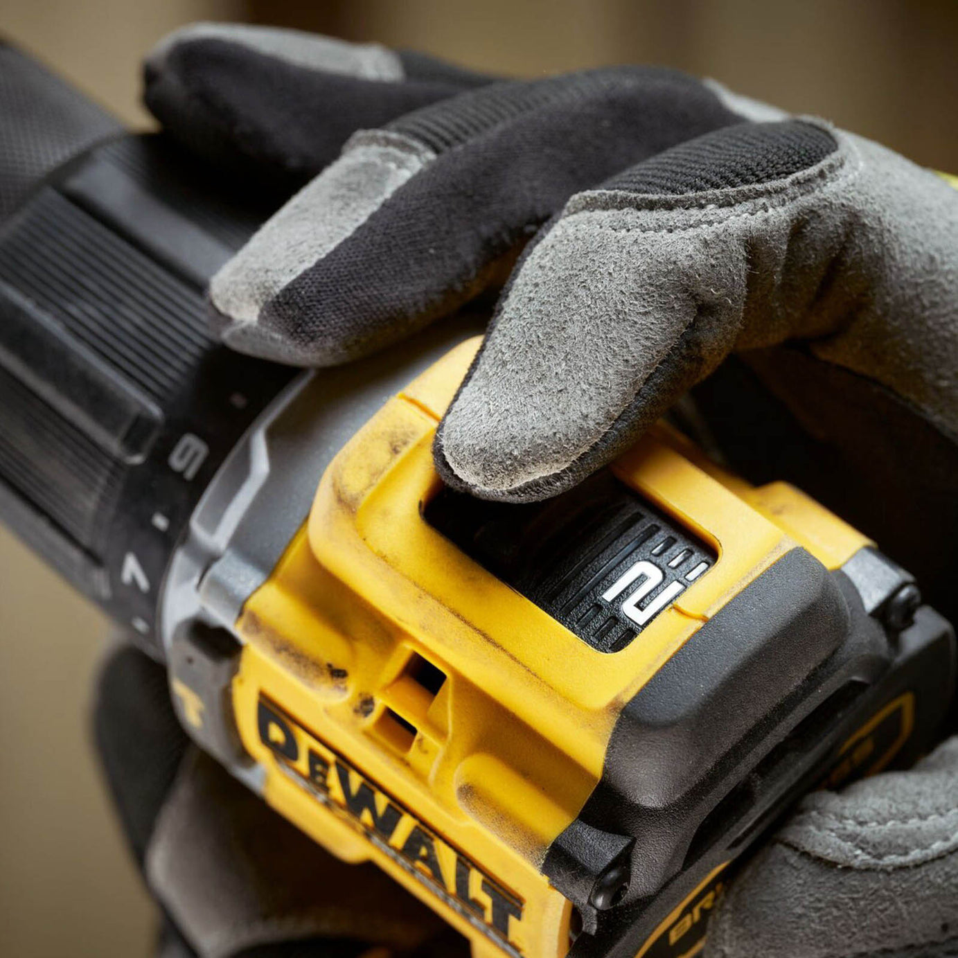 DeWalt 18V Li-ion XR Brushless Cordless Combi drill (1 x 5Ah) - DCD789P1T-GB - Image 5