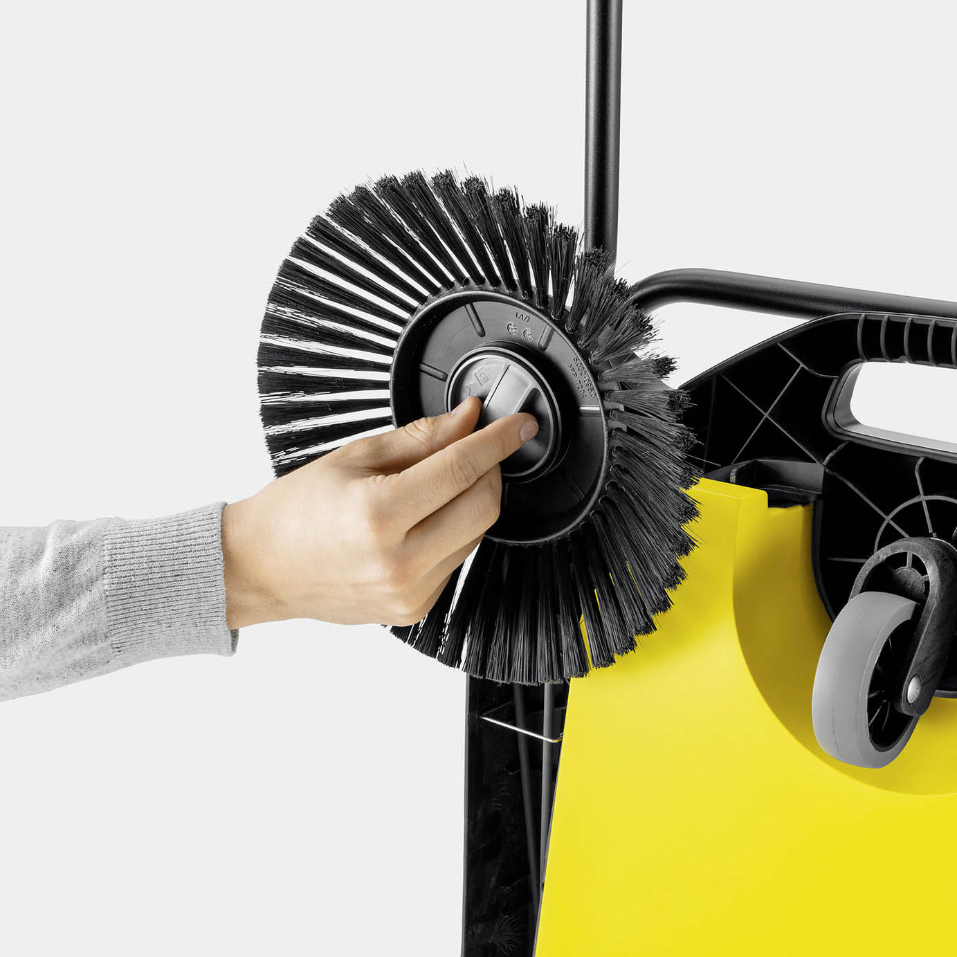 Kärcher S4 Twin Cordless Yellow Floor sweeper - Image 10