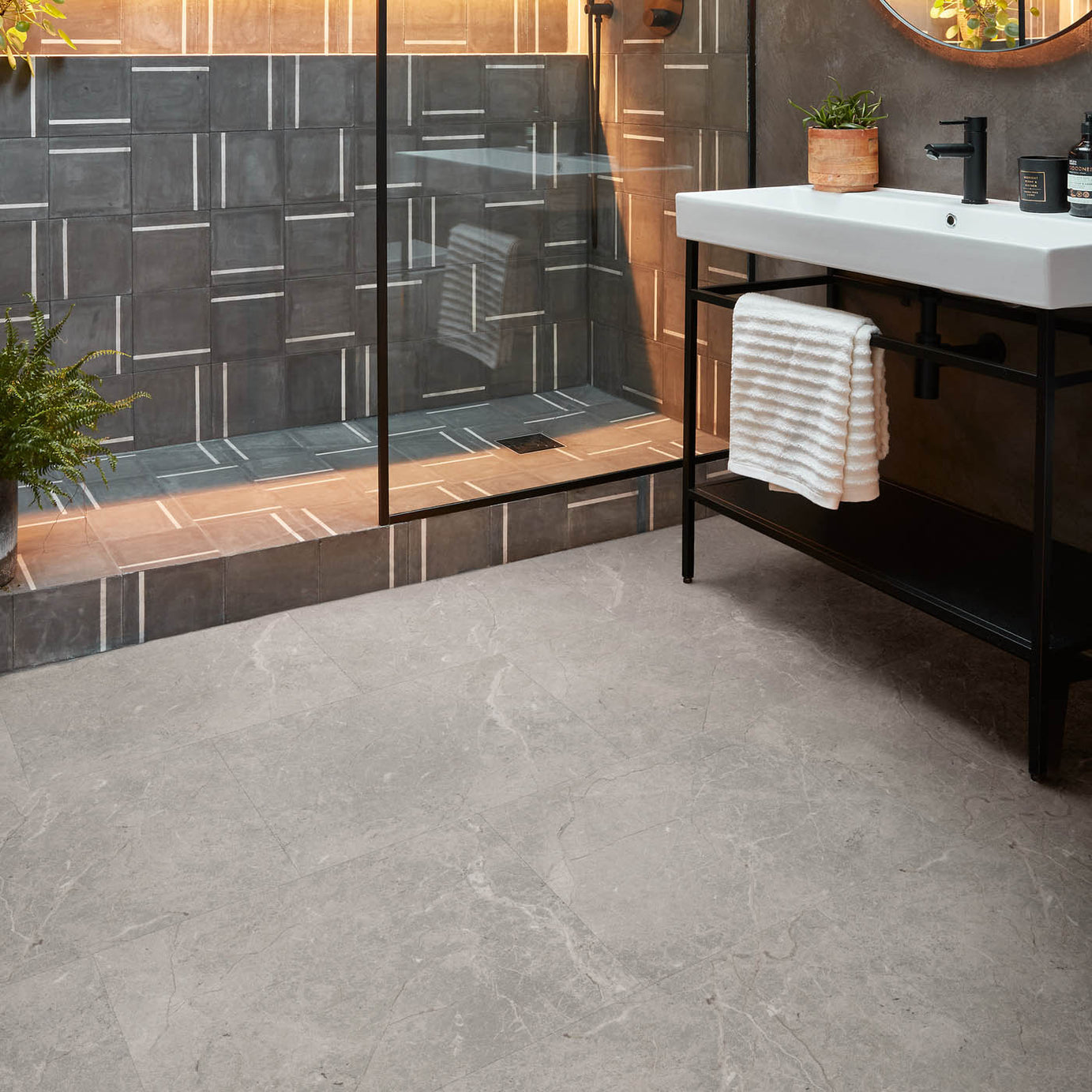 Palio by Karndean Grey Calacatta Marble effect Embossed vinyl click Tile, 2.74m² - Image 2