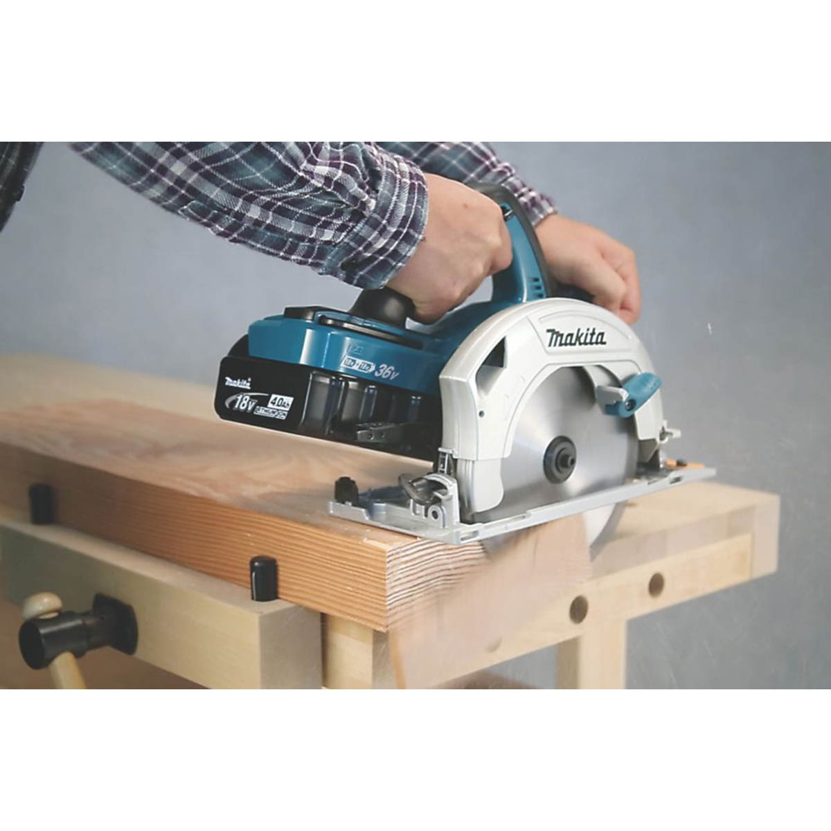Makita Circular Saw Cordless 36V Li-Ion DHS710ZJ Heavy Duty 190mm Body Only - Image 3