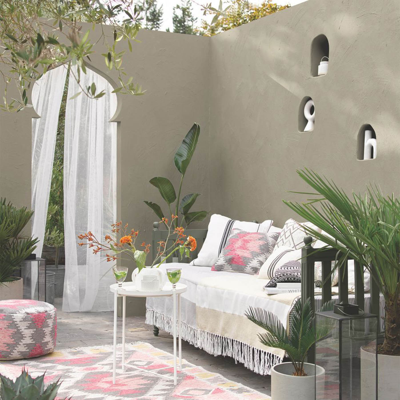 Sandtex Masonry Paint Ultra Smooth French Grey Outdoor Breathable Waterproof 5L - Image 4