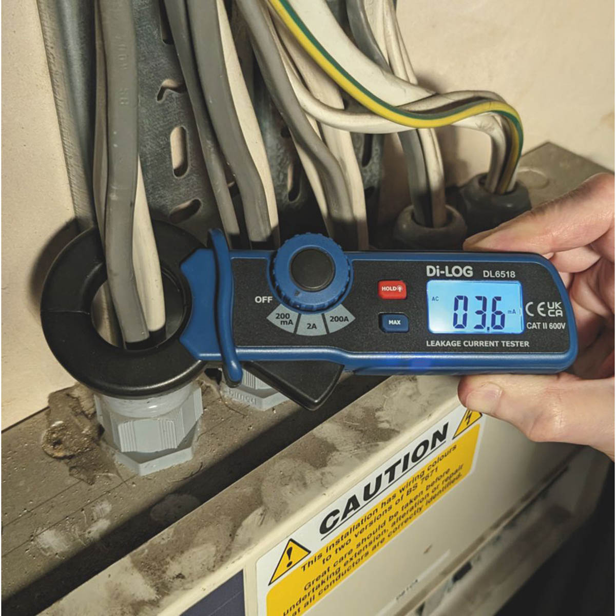 Di-Log Clamp Meter AC Leakage Current LCD Display Data Hold Compact 200A - Image 3