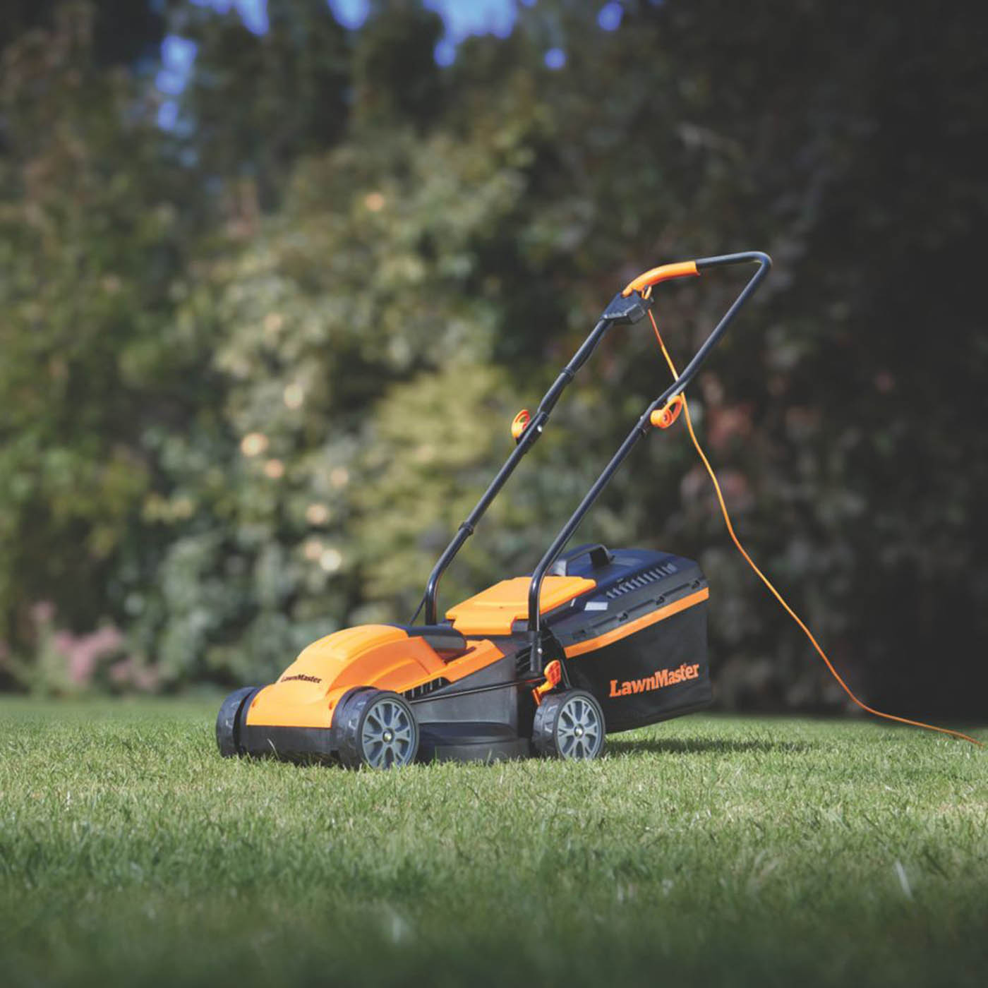 LawnMaster Lawn Mower Electric M2EB1232M-01 Rotary 32cm Grass Cutter 1200W - Image 2