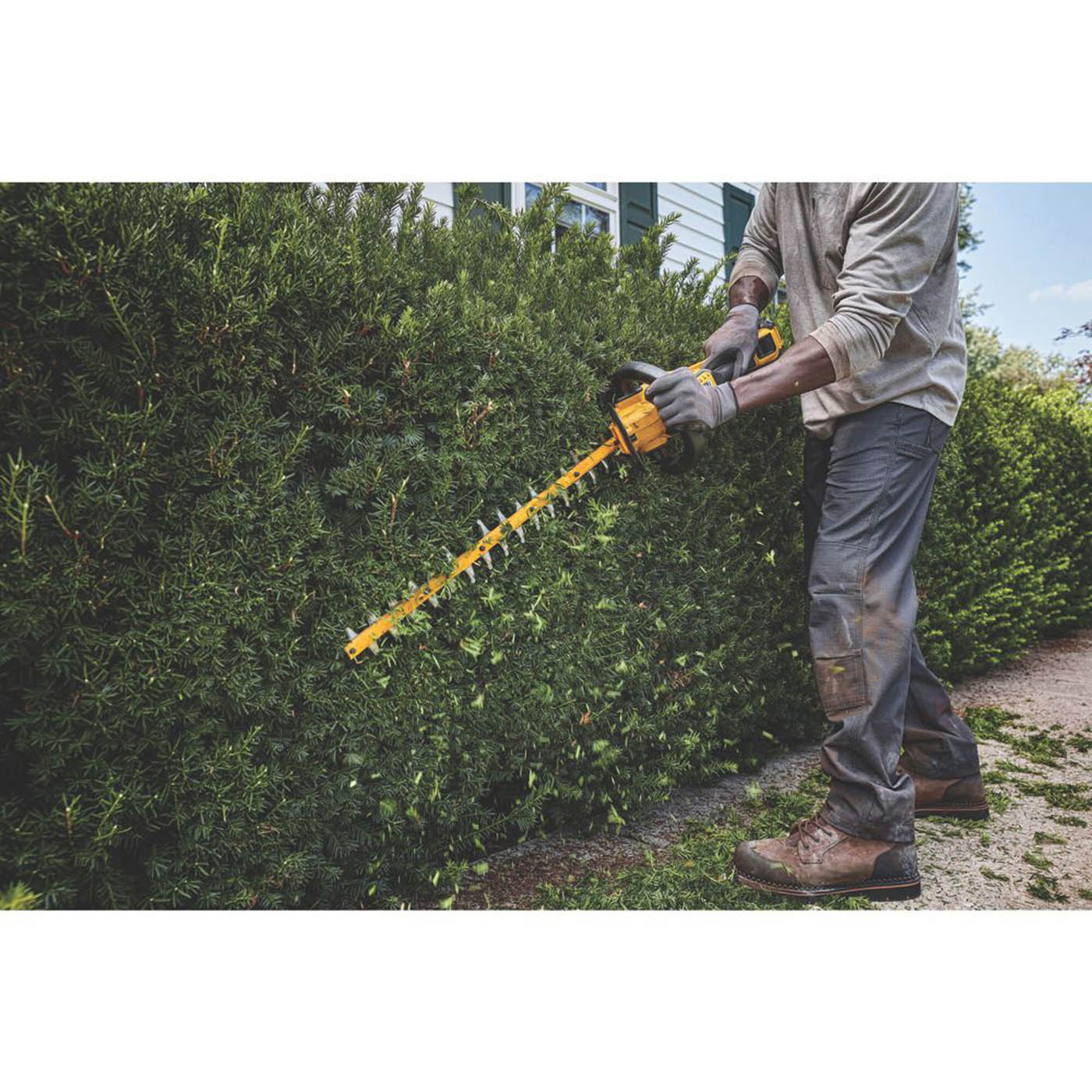 DeWalt Hedge Trimmer Cordless 4V 9Ah Li-Ion DCMHT573X1-GB 65cm Garden Cutter - Image 3