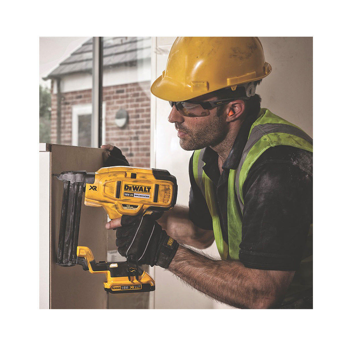 DeWalt Stapler Cordless 18V DCN681NXJ Second Fix 38mm Narrow Crown Body Only - Image 3