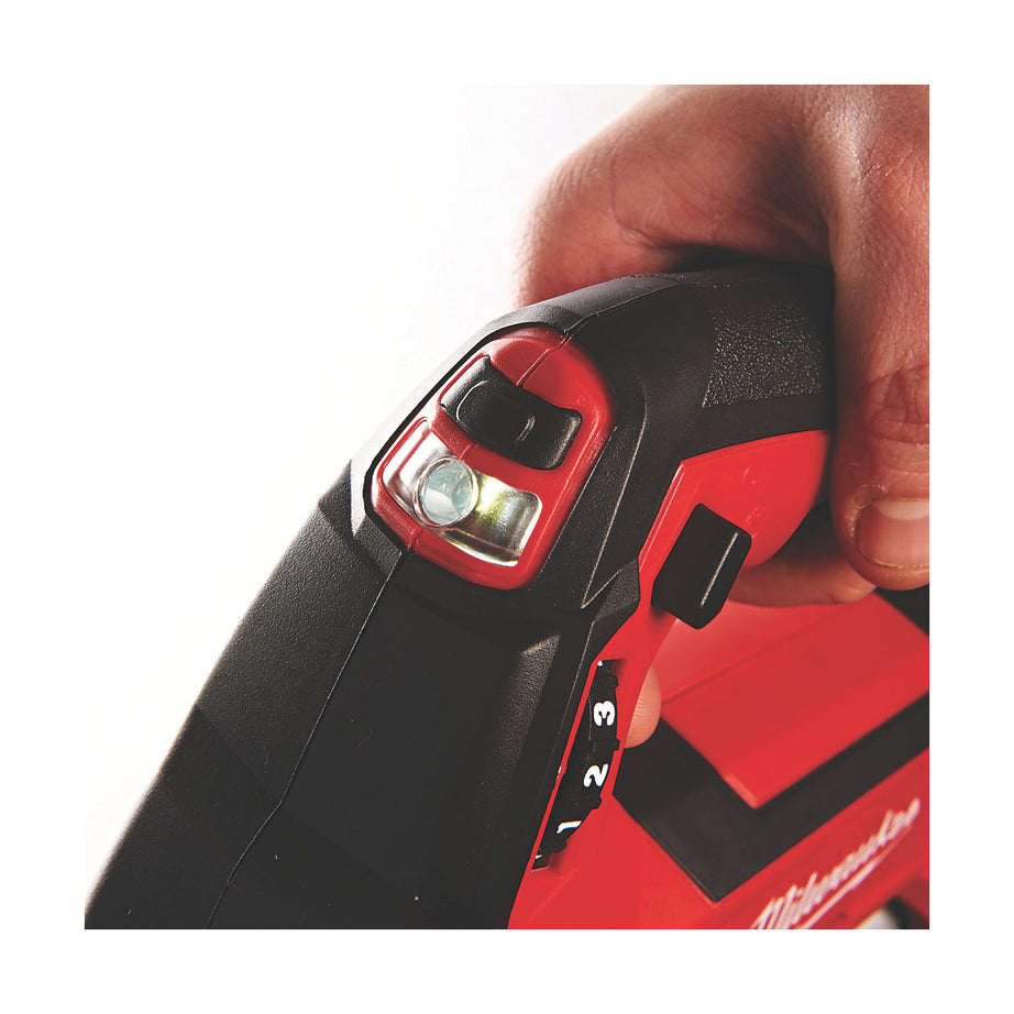 Milwaukee M18GG-0 M18 Cordless Grease Gun - Image 3