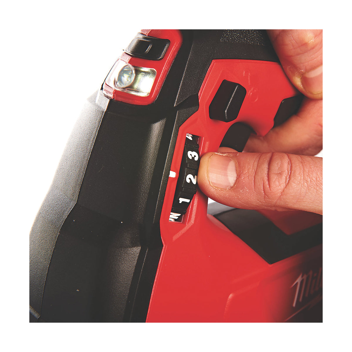 Milwaukee M18GG-0 M18 Cordless Grease Gun - Image 4
