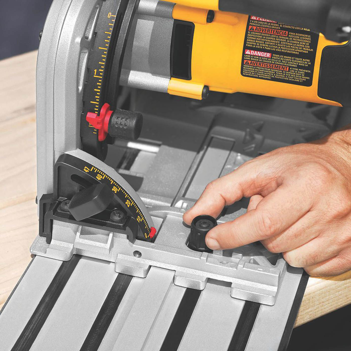 DeWalt Plunge Saw Parallel Corded Electric Compact DWS520KT-GB 165mm 240V - Image 5