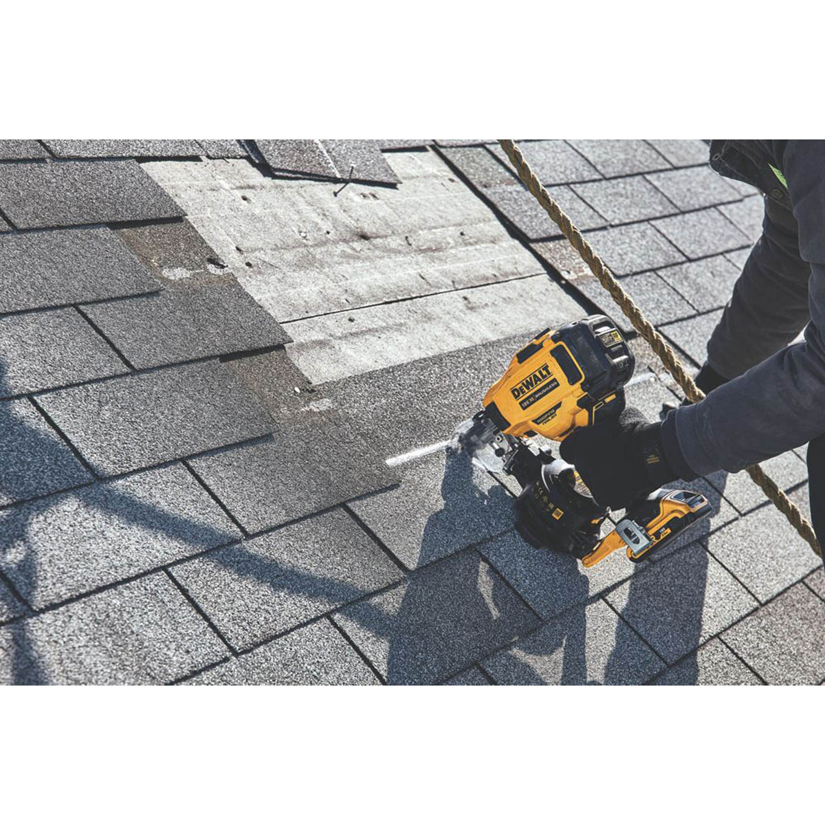 DEWALT Roofing Coil Nails Hot Dip Galvanised Heavy Duty 3.1mm x 32mm 1200 Pack - Image 3