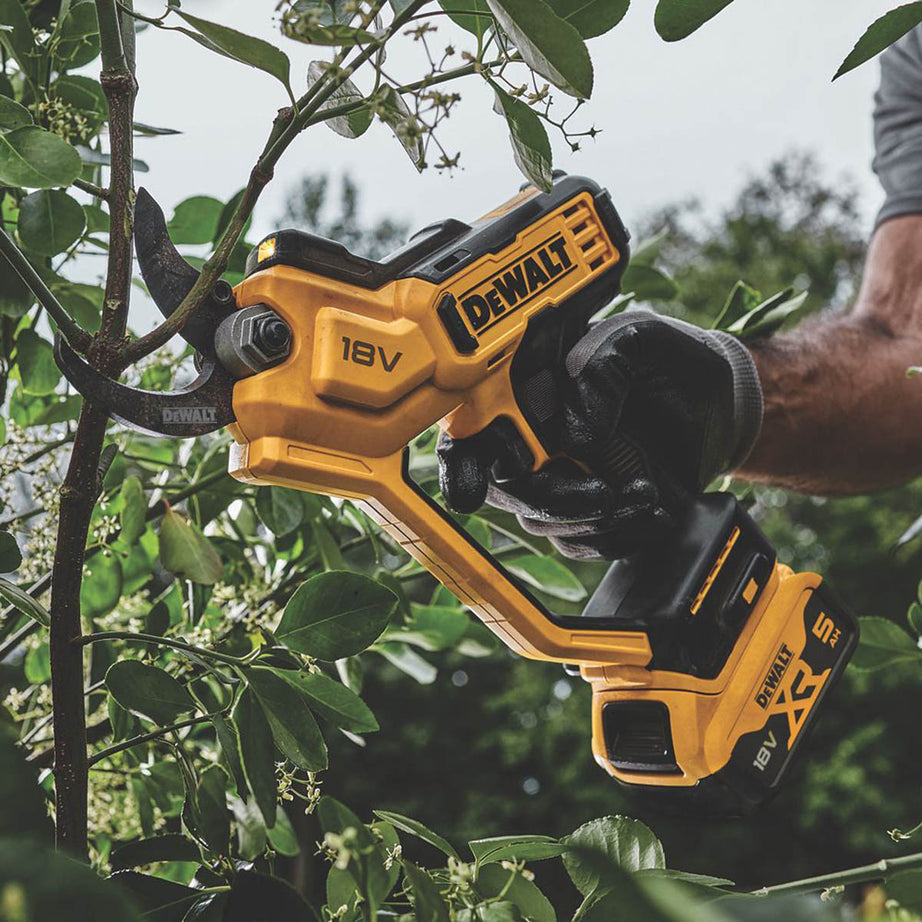 DeWalt Powered Pruner Cordless DCMPP568P1GB Soft-Grip Li-Ion 5Ah Bush Cutter 18V - Image 5