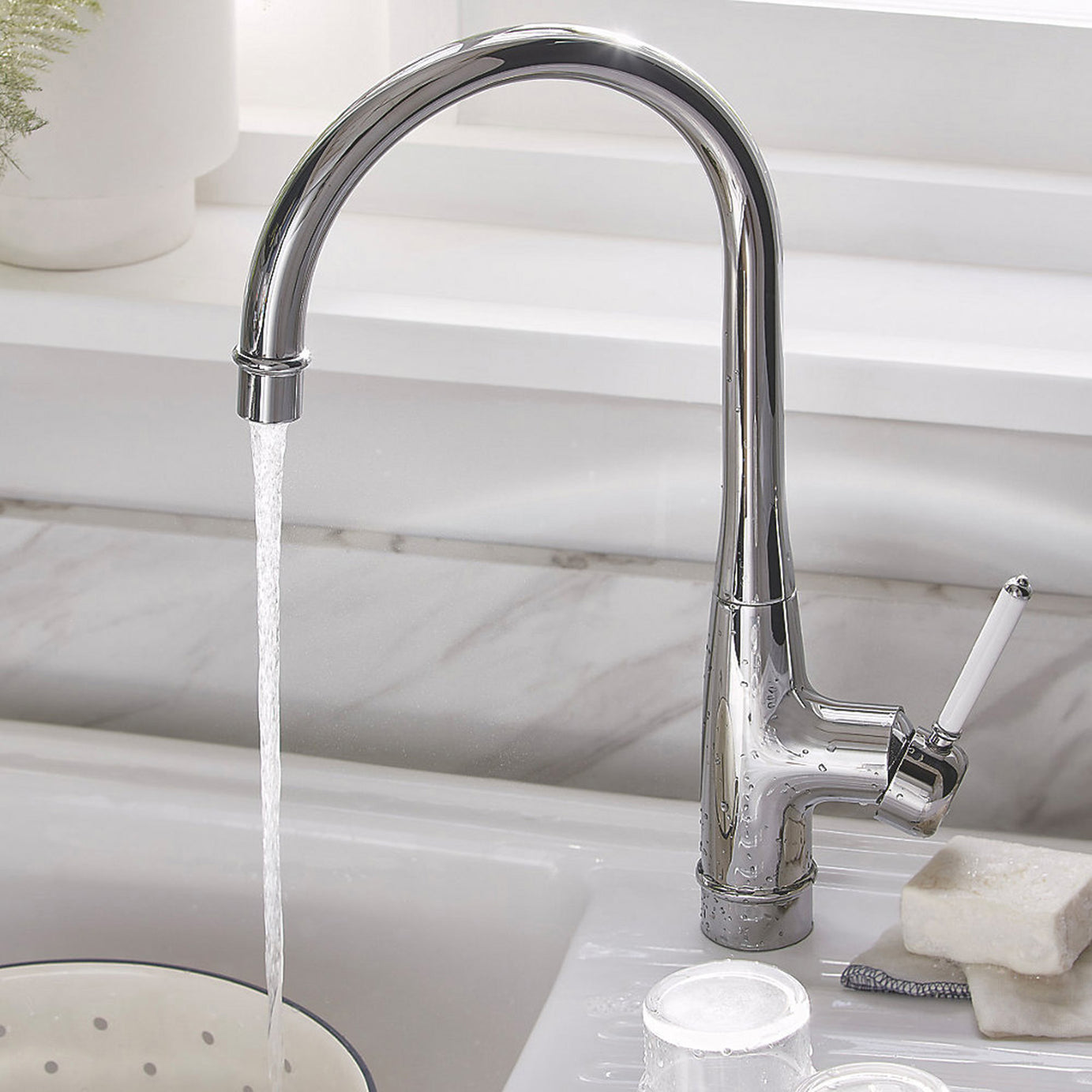 Kitchen Tap Sink Mono Mixer Chrome Swirl Swan Neck Side Lever Operation Faucet - Image 2