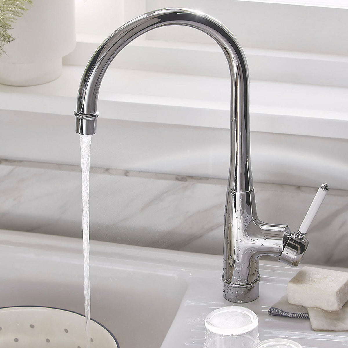 Kitchen Tap Sink Mono Mixer Chrome Swirl Swan Neck Side Lever Operation Faucet - Image 2