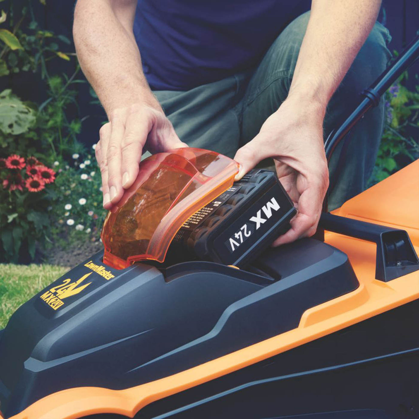 LawnMaster Lawn Mower Cordless 24V 4.0Ah Li-Ion CLM2432K-01 Rotary 32cm Cutter - Image 4
