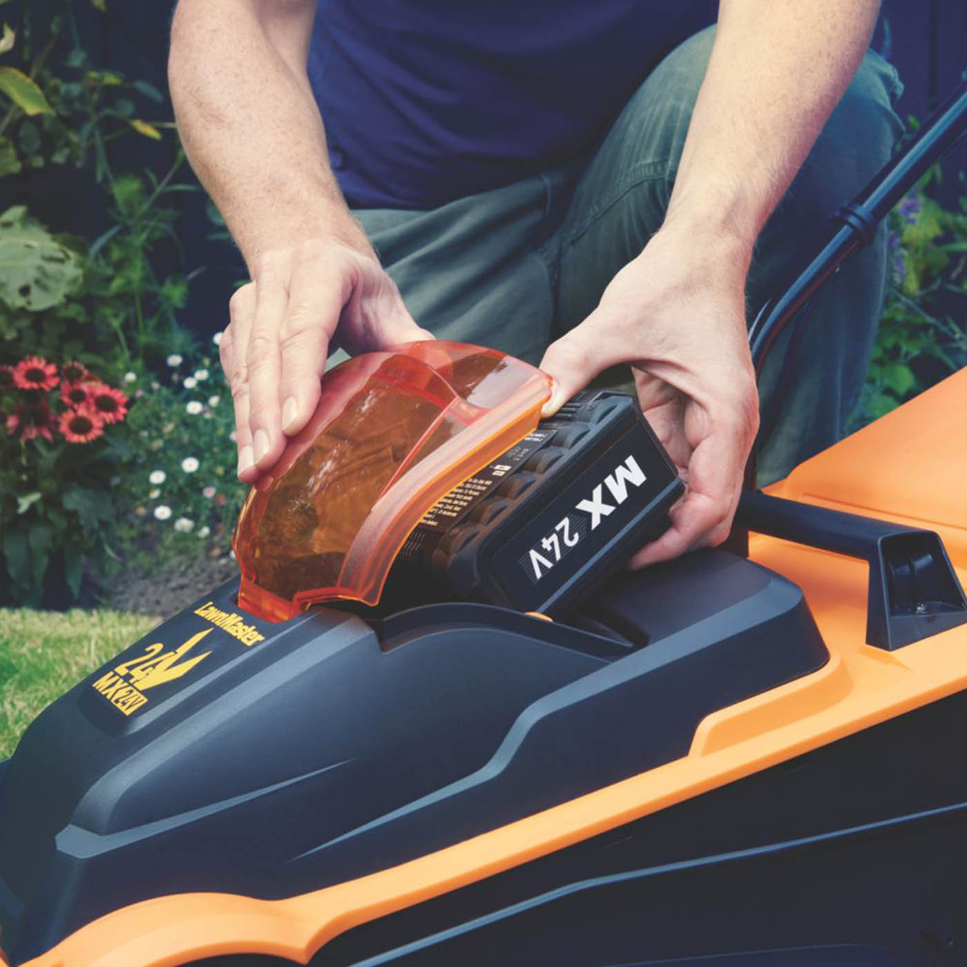 LawnMaster Lawn Mower Cordless 24V 4.0Ah Li-Ion CLM2432K-01 Rotary 32cm Cutter - Image 4