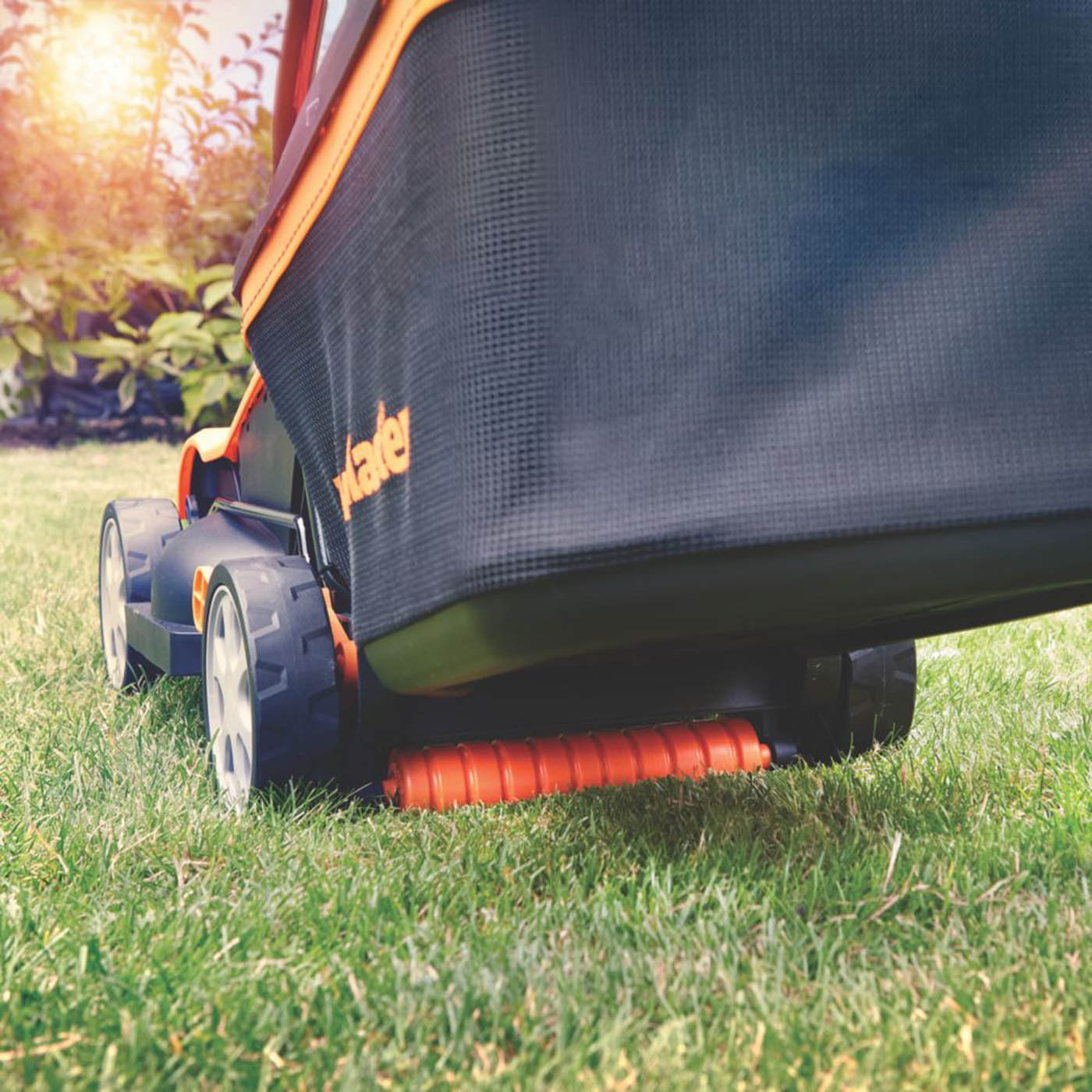 LawnMaster Lawn Mower Cordless 24V 4.0Ah Li-Ion CLM2432K-01 Rotary 32cm Cutter - Image 5