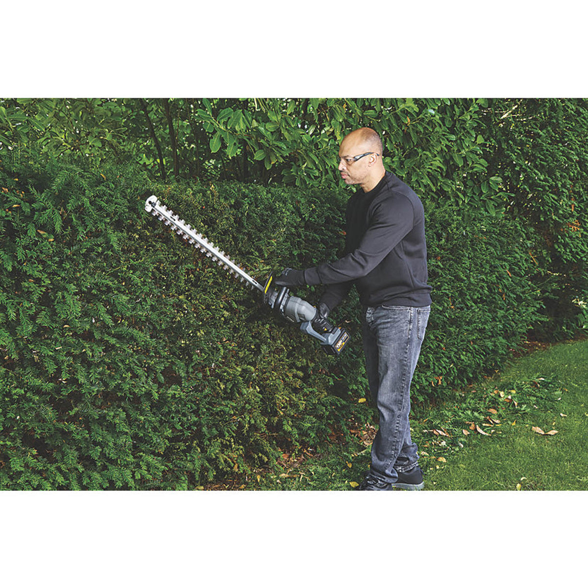Titan Hedge Trimmer Cordless 36V Li-Ion TTT1210GHT 65cm Brushless Body Only - Image 8